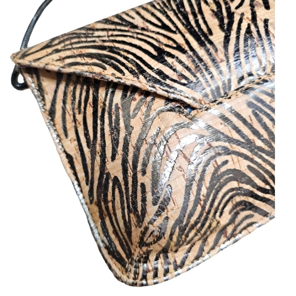 Inge Christopher crossbody cork bag with metallic design and purple satin inside - Picture 6 of 7